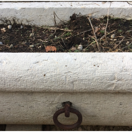  Mangeoire rectangulaire en deux sur  Moinat SA  - Antiquités décoration