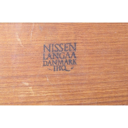  Table carrée, en teck. De Nissen sur  Moinat SA  - Antiquités décoration