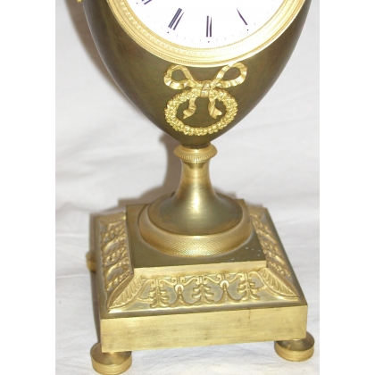  Pendule de cheminée Directoire. sur  Moinat SA  - Antiquités décoration