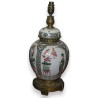  Lampe de style chinois, en porcelaine sur  Moinat SA  - Antiquités décoration