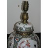  Lampe de style chinois, en porcelaine sur  Moinat SA  - Antiquités décoration