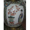  Lampe de style chinois, en porcelaine sur  Moinat SA  - Antiquités décoration