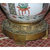  Lampe de style chinois, en porcelaine sur  Moinat SA  - Antiquités décoration