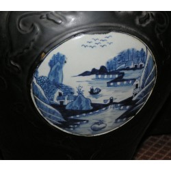  Vase de forme balustre, en porcelaine, sur  Moinat SA  - Antiquités décoration