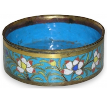Coupe ronde, en métal cloisonné à fond