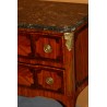  Petite commode Transition marquetée à deux tiroirs sur  Moinat SA  - Antiquités décoration
