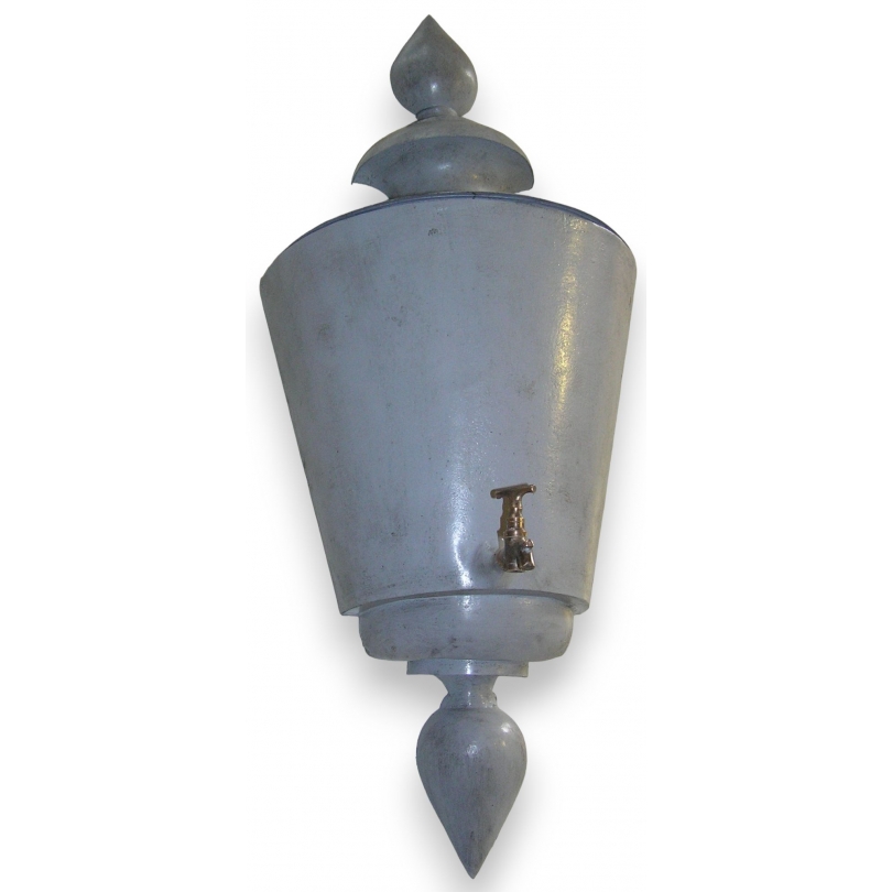 Directoire-style wall fountain, made of sheet metal, by Moinat SA – Antiques and decorative items