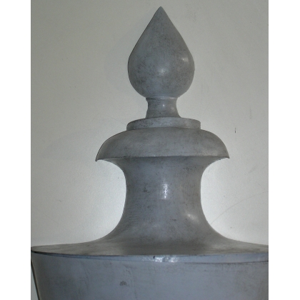 Directoire-style wall fountain, made of sheet metal, by Moinat SA – Antiques and decorative items