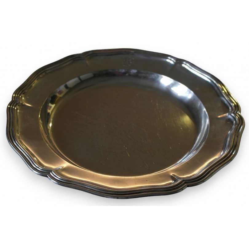 Plat rond festonné en argent