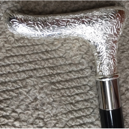  Canne avec crosse argentée sur  Moinat SA  - Antiquités décoration