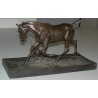Sculpture \"Cheval retenu par un bouledogue\"
