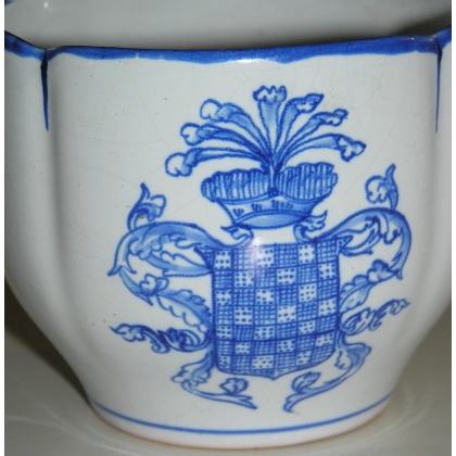 Bowl, made of white porcelain with a pattern, by  Moinat SA  - Antiques and home décor