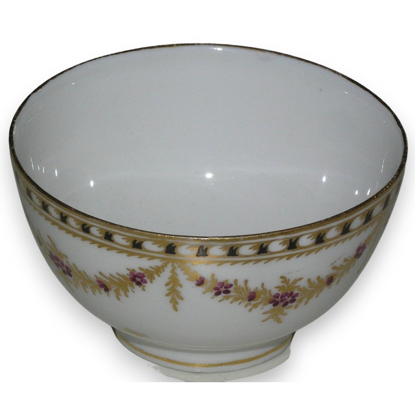 Bowl with ‘Queen of Naples’ decoration, by Moinat SA – Antiques and Decor