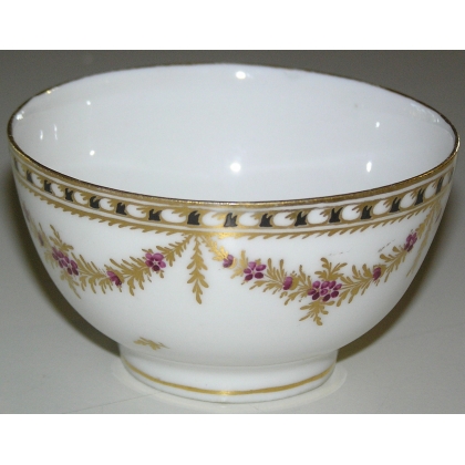 Bowl with ‘Queen of Naples’ decoration, by Moinat SA – Antiques and Decor