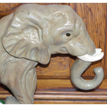  Arrêt de porte en fonte "Éléphant" sur  Moinat SA  - Antiquités décoration