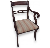 Fauteuil, en acajou. Assise couverte
