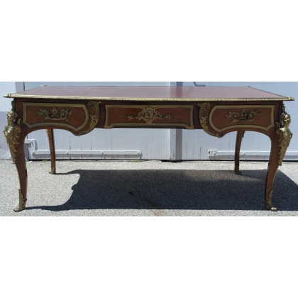  Bureau style Louis XV-Régence, en bois de rose sur  Moinat SA  - Antiquités décoration