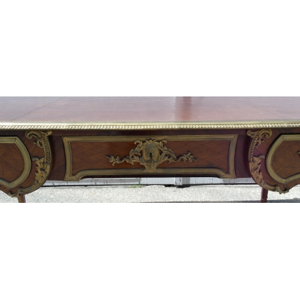  Bureau style Louis XV-Régence, en bois de rose sur  Moinat SA  - Antiquités décoration