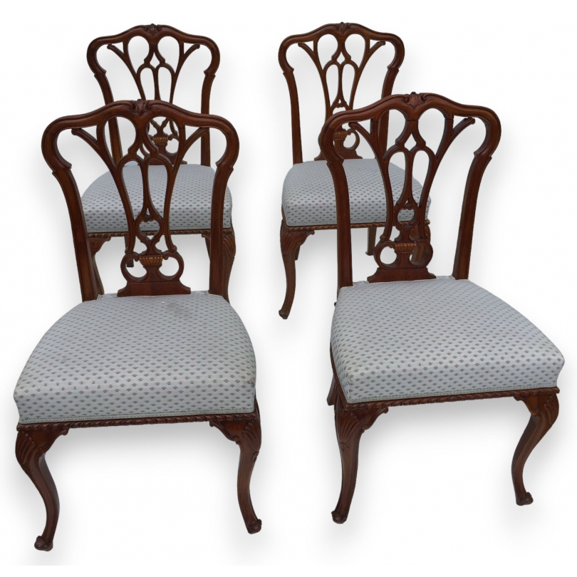 Ensemble de 4 chaises style Queen Anne,