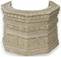 Socle octogonal en pierre taillée