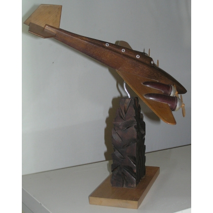  Sculpture "Maquette d'avion", en hêtre, sur  Moinat SA  - Antiquités décoration