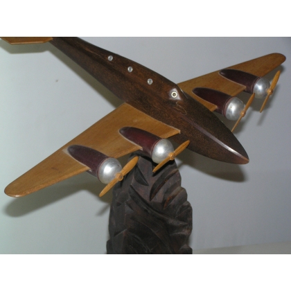  Sculpture "Maquette d'avion", en hêtre, sur  Moinat SA  - Antiquités décoration