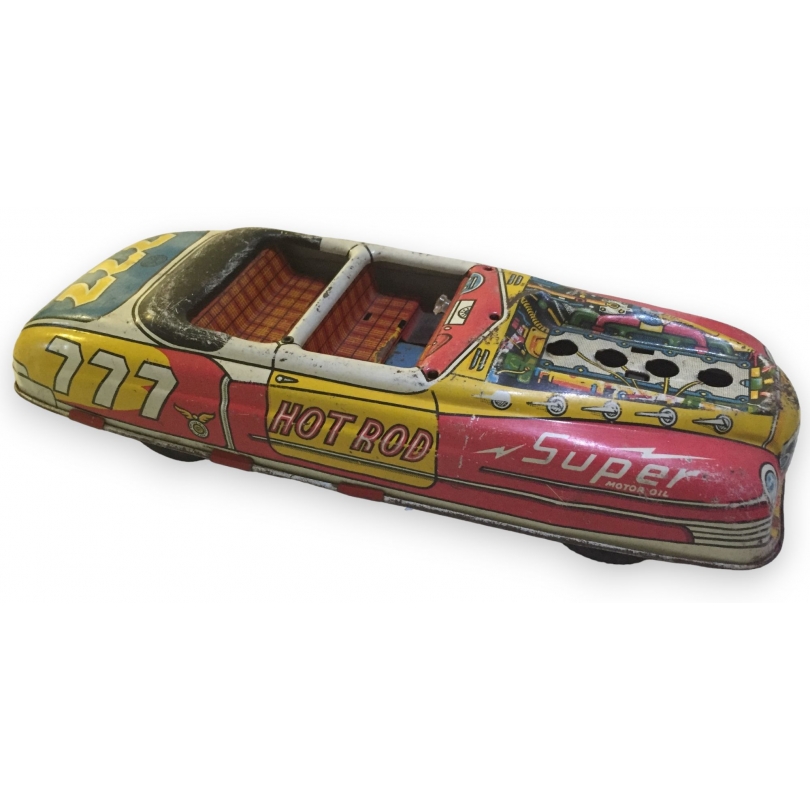 Voiture en tôle à moteur éléctrique