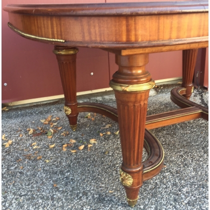  Table de salle à manger style Louis XVI sur  Moinat SA  - Antiquités décoration
