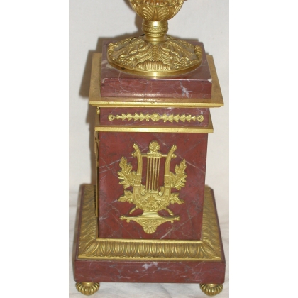 Pair of Empire-style ‘A la Victoire’ wall sconces. From Moinat SA – Antiques and home décor