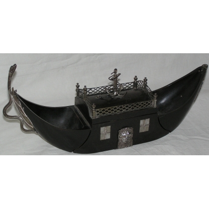 Boat-shaped sewing box. At  Moinat SA  - Antiques and home décor
