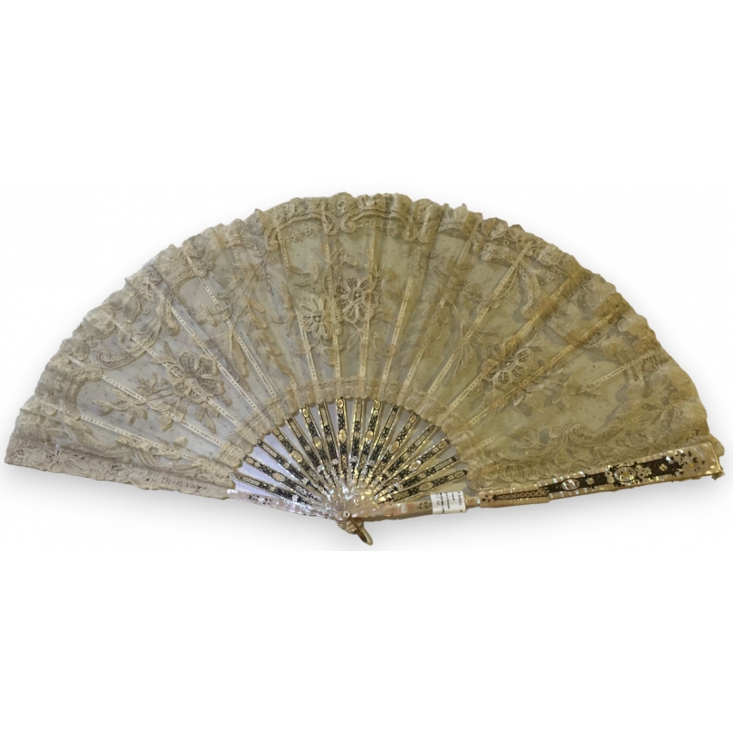Mother-of-pearl and lace fan (by Moinat SA – Antiques and home décor)