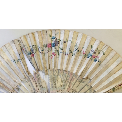 Ivory fan with painted decoration, ‘Scene on Moinat SA’ – Antiques and decorative items