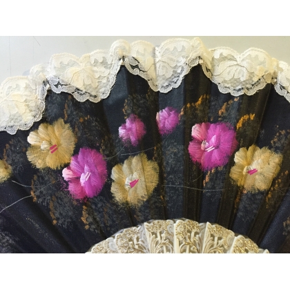 Black plastic and fabric fan at  Moinat SA  - Antiques and home décor