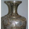  Vase daté 1951, en laiton repoussé. sur  Moinat SA  - Antiquités décoration