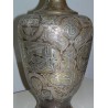  Vase daté 1951, en laiton repoussé. sur  Moinat SA  - Antiquités décoration