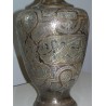  Vase daté 1951, en laiton repoussé. sur  Moinat SA  - Antiquités décoration