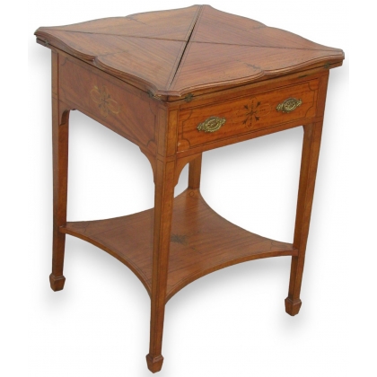  Table à jeux Edwardian carrée marquetée. sur  Moinat SA  - Antiquités décoration