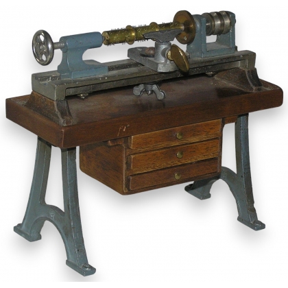 Tour miniature d\'un fabricant de boîte