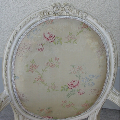Set of 4 Louis XVI Cabriolet armchairs. Available from Moinat SA – Antiques and home décor