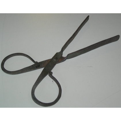 Pair of tongs, made of iron. Switzerland. 19th century, at  Moinat SA  – Antiques and decorative items