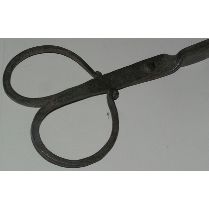 Pair of tongs, made of iron. Switzerland. 19th century, at  Moinat SA  – Antiques and decorative items
