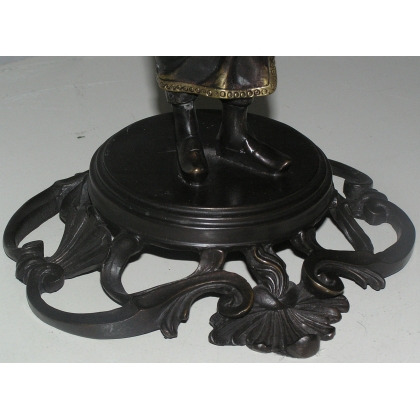 Sculpture \"Chinoise avec ombrelle\", en