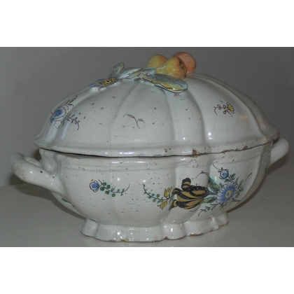 Oval soup tureen with lid, made of earthenware, by Moinat SA – Antiques and home décor