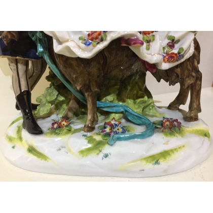 Capo di Monte porcelain goat figurine set at Moinat SA – Antiques and home décor
