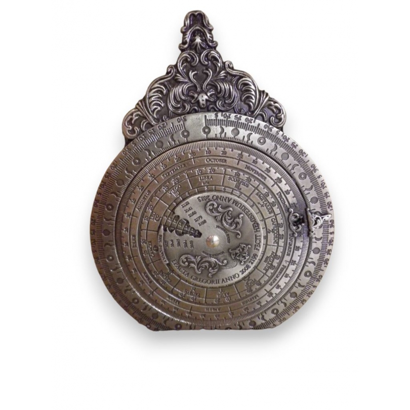 Round brass lunar calendar at Moinat SA – Antiques and home décor