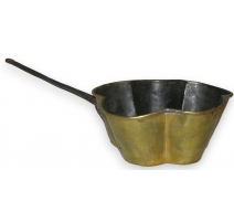 Casserole, en laiton. Suisse. 19ème siècle.