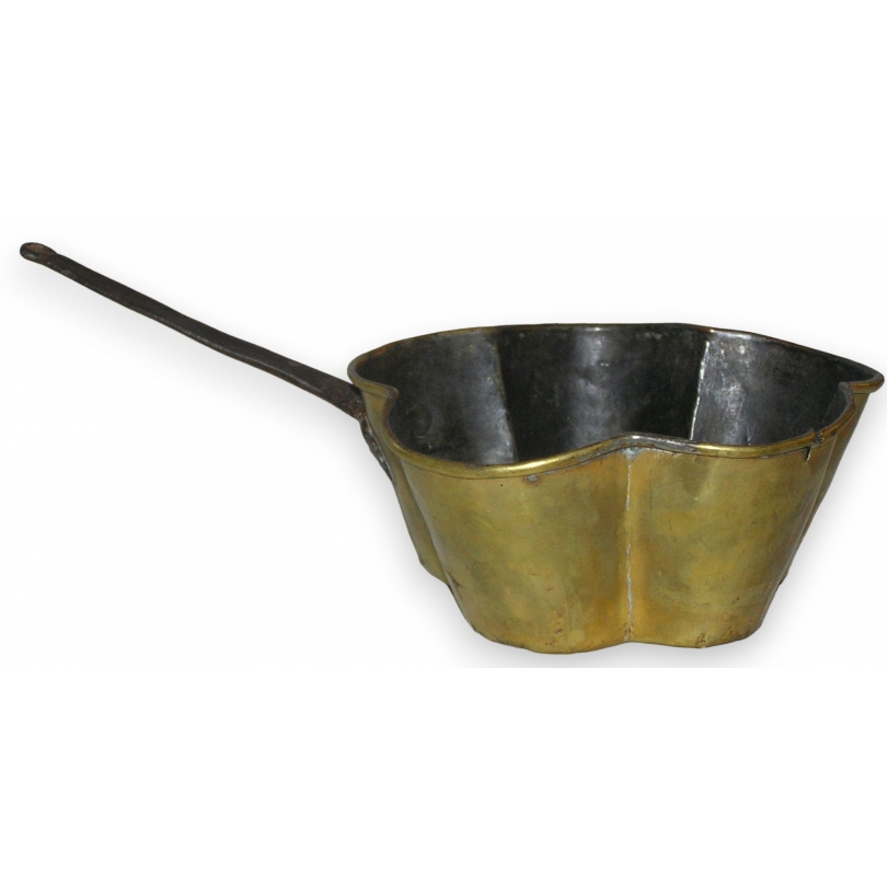 Casserole, en laiton. Suisse. 19ème siècle.