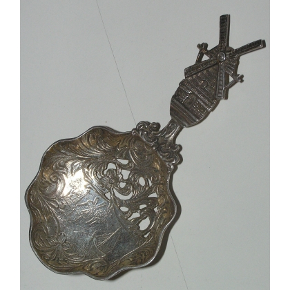  Cuillère à thé, en argent. Décor de moulins à vent sur  Moinat SA  - Antiquités décoration