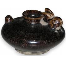 Vase en céramique orné d'un lapin