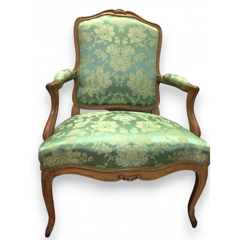 Louis XV armchair with a flat backrest. From Moinat SA – Antiques and home décor